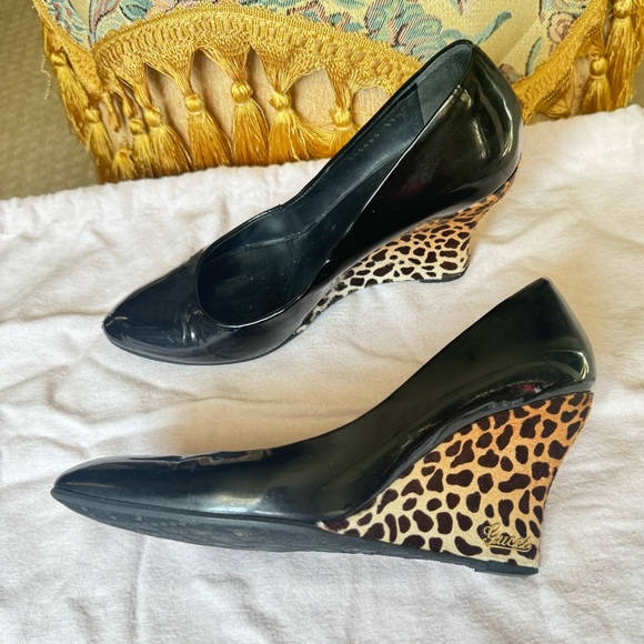 Stylish GUCCI Black Wedge Heels with Leopard Print - Picture 1 of 13
